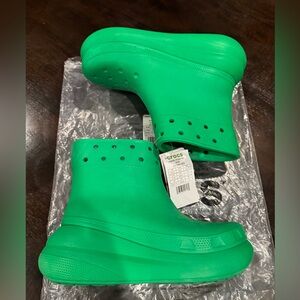NWT CROCS Crush Boots In Green Size 7